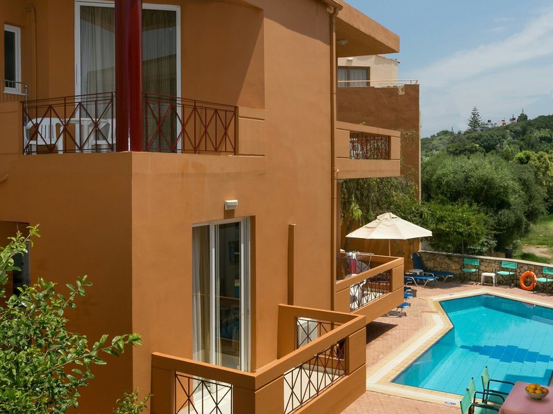 Elotia 10