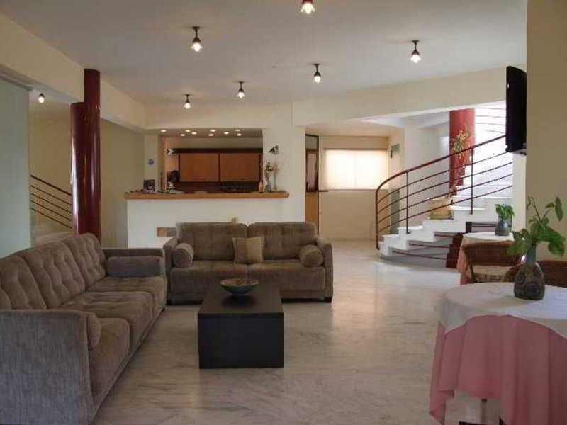 Elotia 16