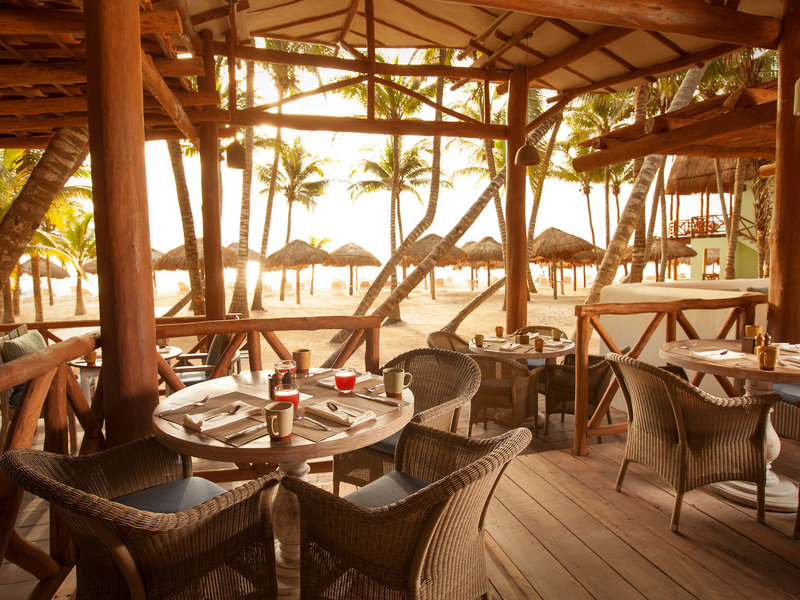 Mahekal Beach Resort 38 - Restaurant