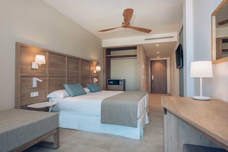 Iberostar Waves Cala Domingos 14