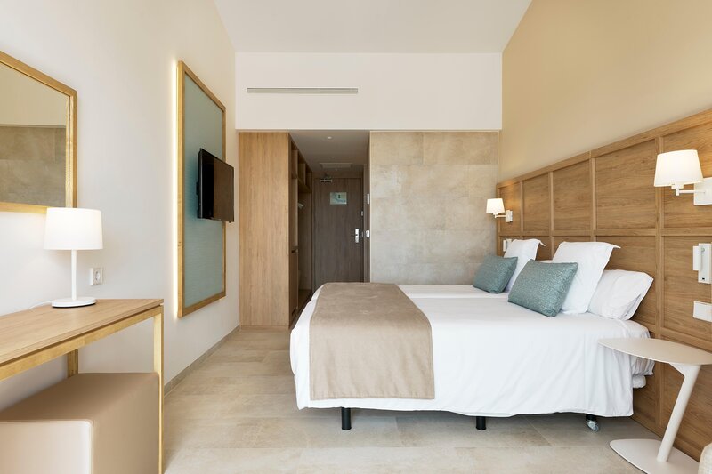 Iberostar Waves Cala Domingos 39