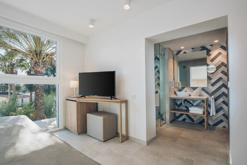 Iberostar Waves Cala Domingos 8