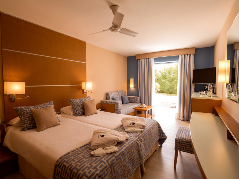 ROBINSON ESQUINZO PLAYA 31 - Room Example