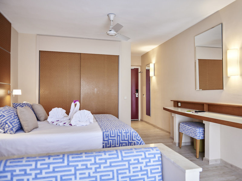 ROBINSON ESQUINZO PLAYA 33 - Room Example