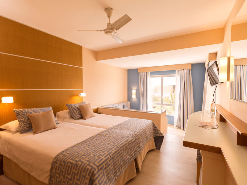 ROBINSON ESQUINZO PLAYA 34 - Room Example