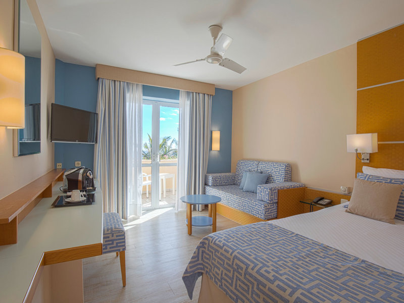 ROBINSON ESQUINZO PLAYA 40 - Room Example