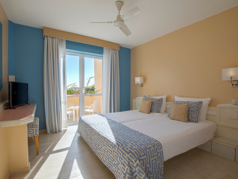 ROBINSON ESQUINZO PLAYA 42 - Room Example