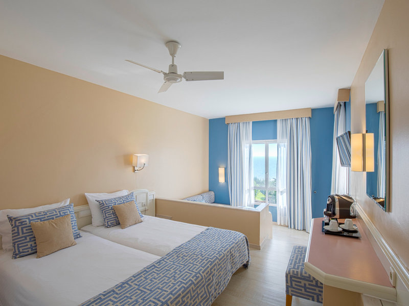 ROBINSON ESQUINZO PLAYA 45 - Room Example