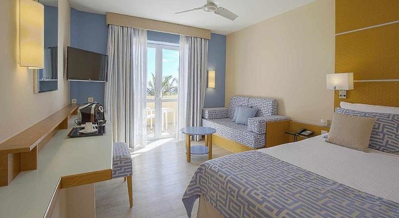 ROBINSON Esquinzo Playa 4