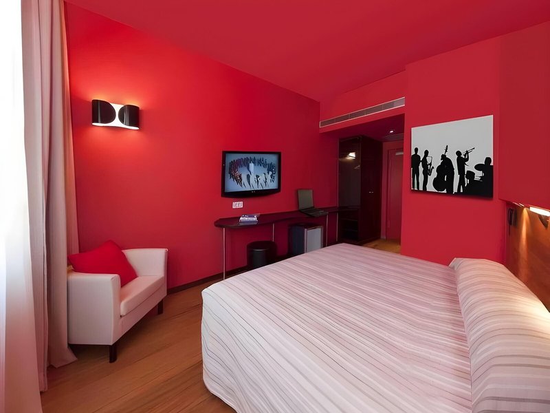 Athens Center Square 15