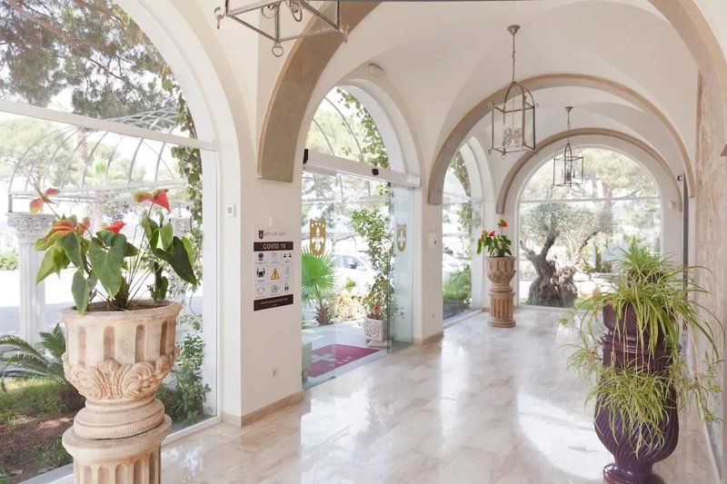 Roger de Flor Palace 5