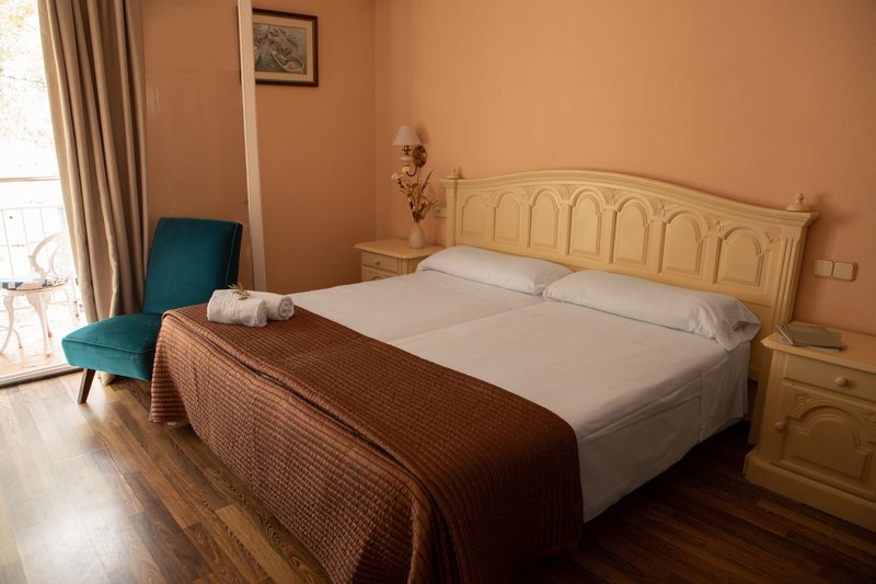 Hotel Roger De Flor By Seleqtta 9