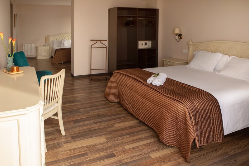 Hotel Roger De Flor By Seleqtta 12