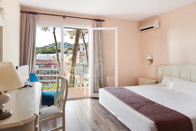 Hotel Roger De Flor By Seleqtta 1