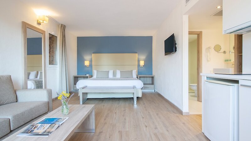 Pierre & Vacances Premium Residenz Menorca Binibeca 9 - Room Example