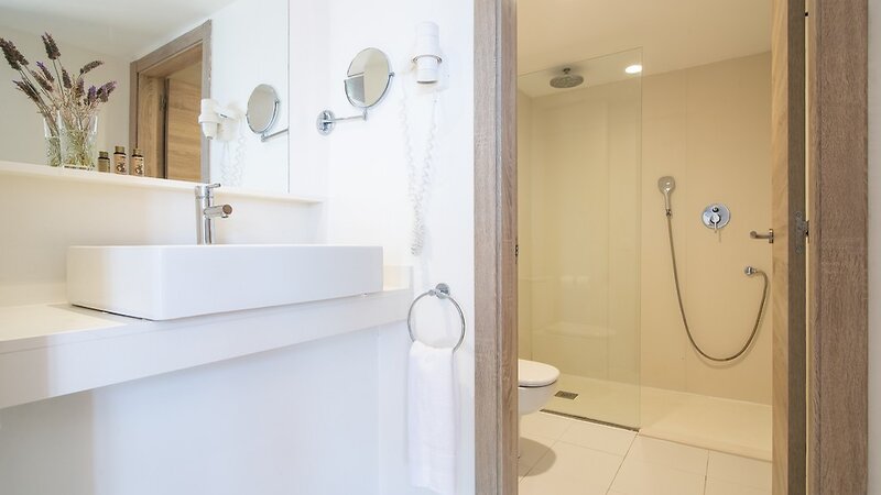 Pierre & Vacances Premium Residenz Menorca Binibeca 10 - Bathroom Example