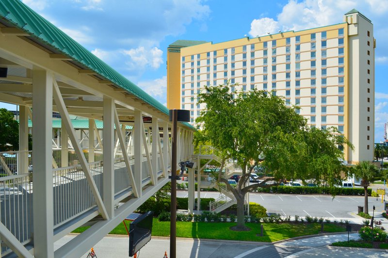 Rosen Plaza Hotel 8
