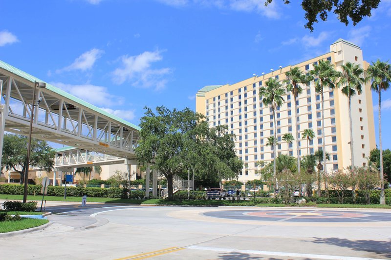 Rosen Plaza Hotel 10