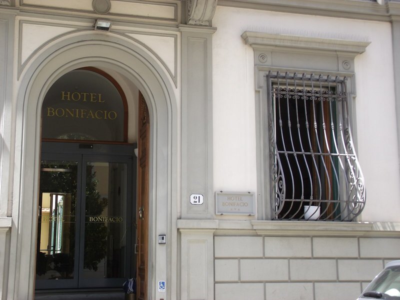 Bonifacio 1 - Exterior
