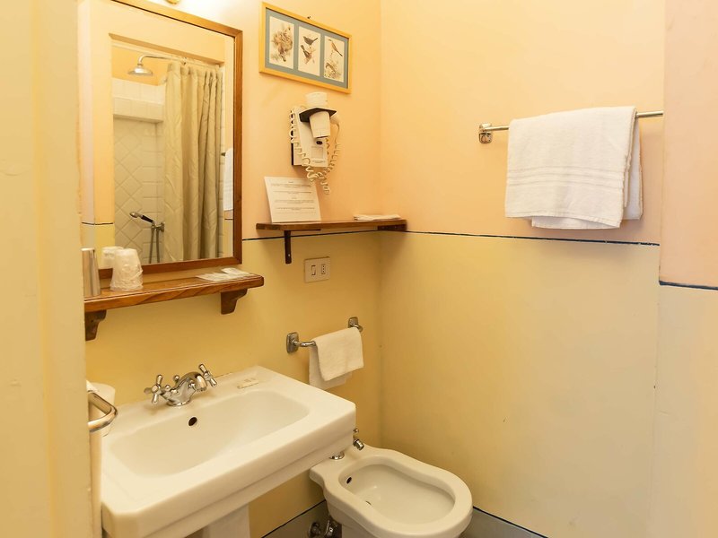 Bonifacio 24 - Bathroom Example
