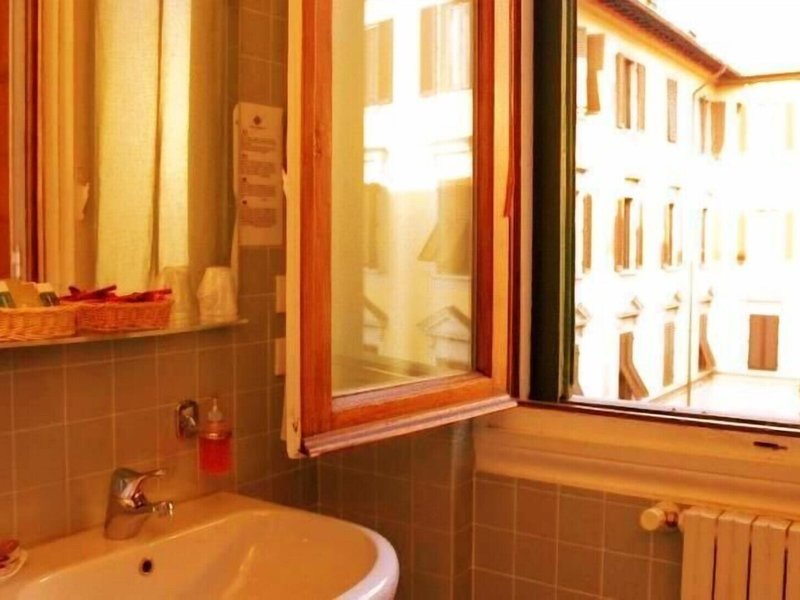 Bonifacio 40 - Bathroom Example
