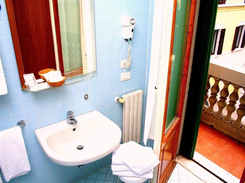 Bonifacio 47 - Bathroom Example