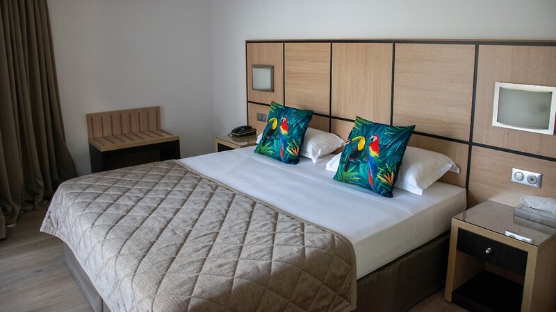 Calvi Hotel 8 - Room Example