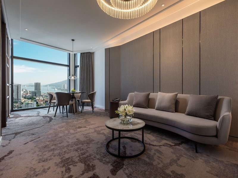 Crowne Plaza Danang City Centre 11