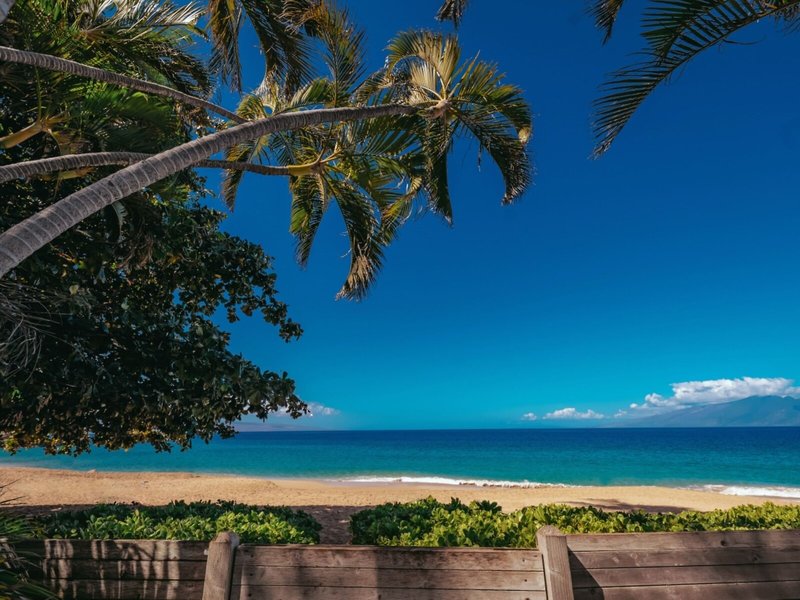 Royal Lahaina Resort & Bungalows 12