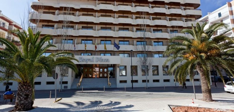 Royal Plaza 1 - Exterior