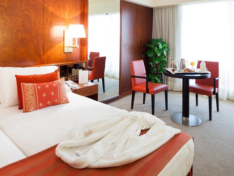 Royal Plaza 25