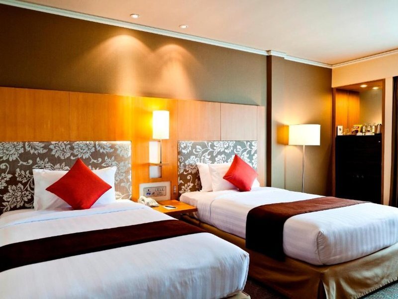 Royal Princess Larn Luang 50