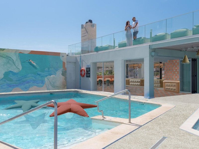 California Urban Beach Hotel 14