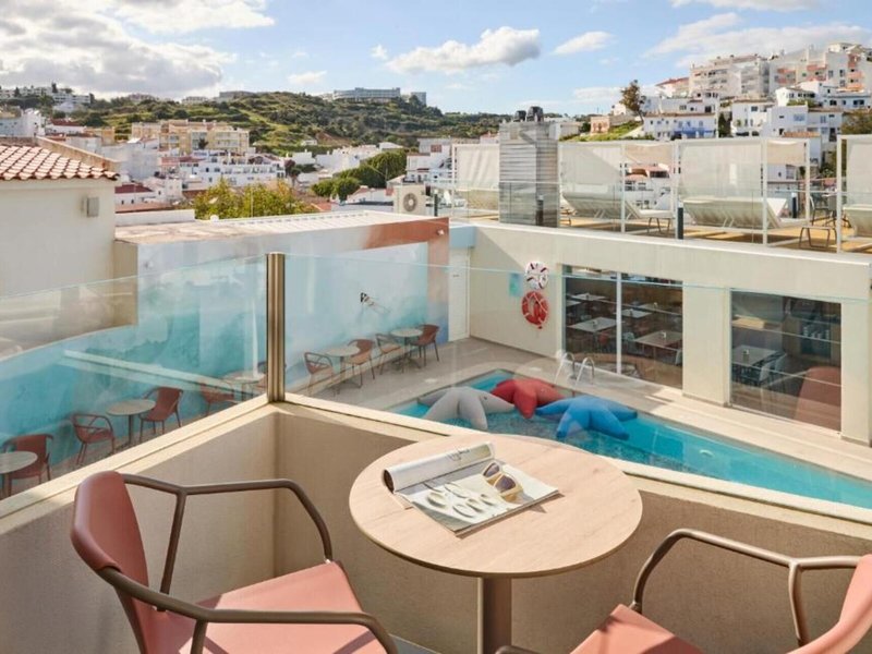 California Urban Beach Hotel 17