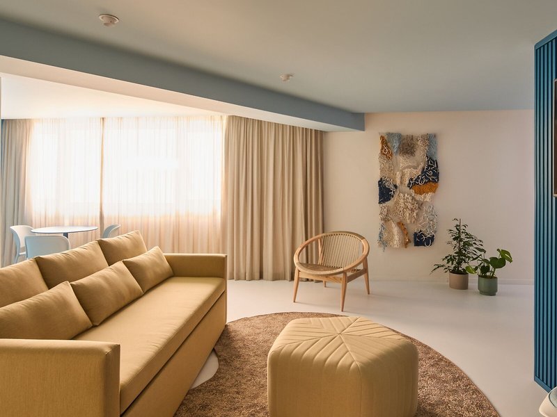 California Urban Beach Hotel 18