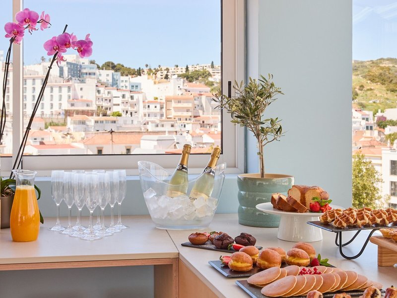 California Urban Beach Hotel 24