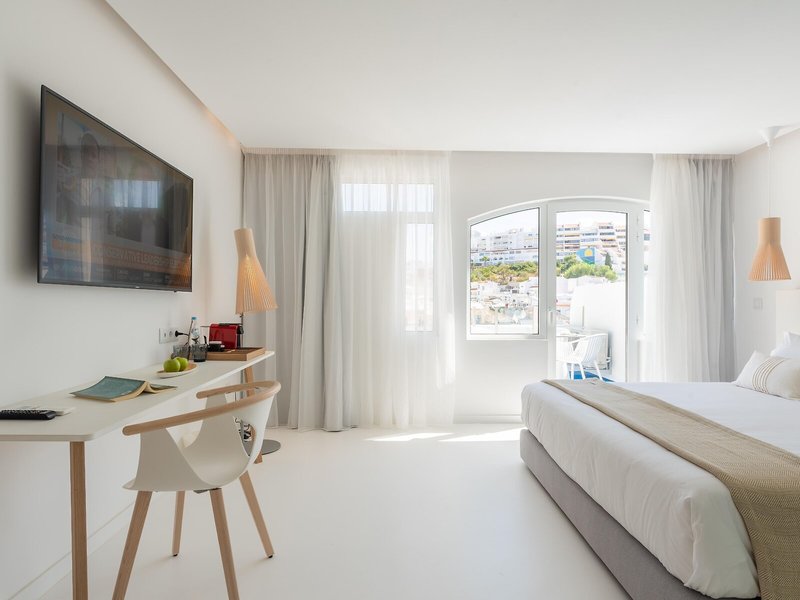 California Urban Beach Hotel 35