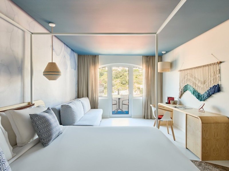 California Urban Beach Hotel 36