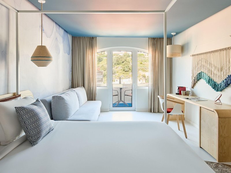 California Urban Beach Hotel 38