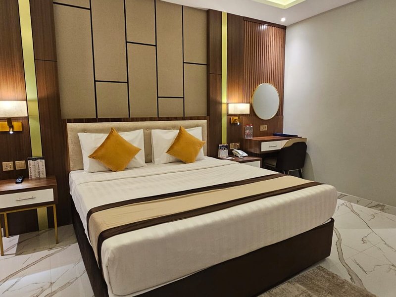 Golden Tulip Deira 42