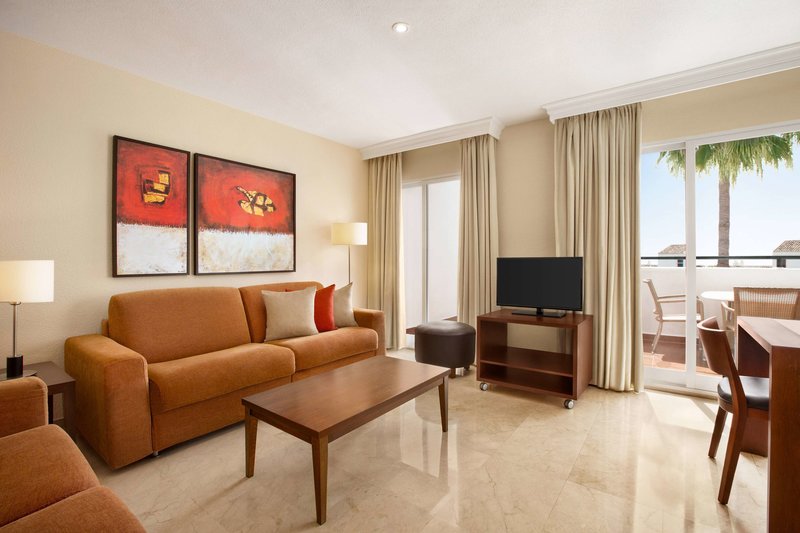 Ramada Hotel & Suites by Wyndham Costa del Sol 8