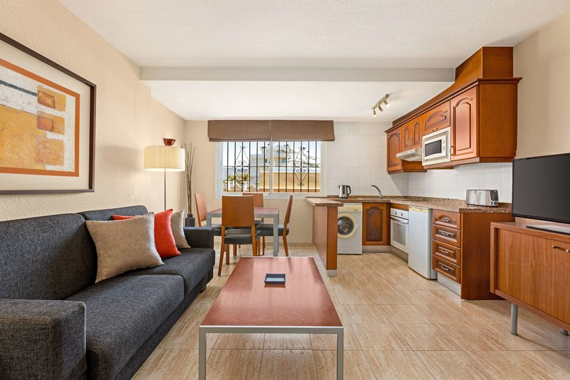 Ramada Hotel & Suites by Wyndham Costa del Sol 12
