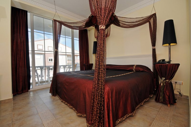 Conny's Boutique hotel 8