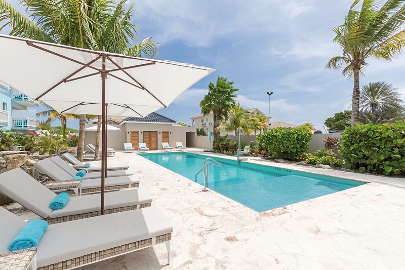 Dolphin Suites 26