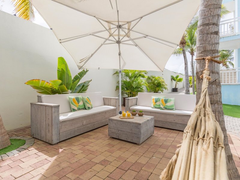 Dolphin Suites 18