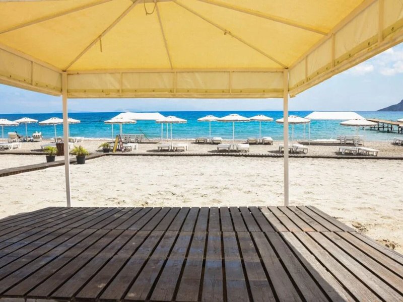 Sacallis Inn Beach Hotel 11