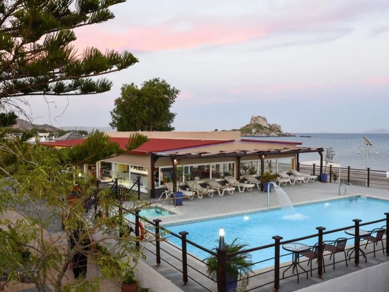 Sacallis Inn Beach Hotel 13