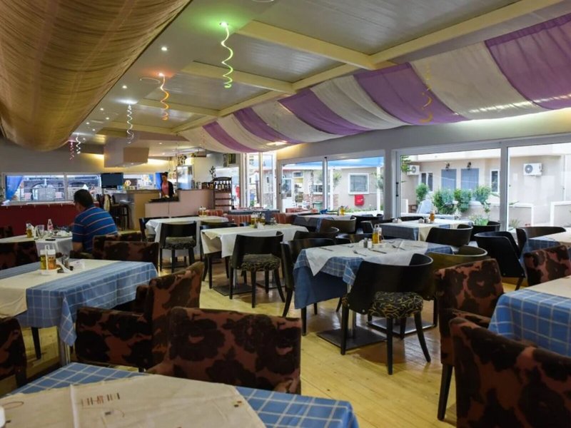 Sacallis Inn Beach Hotel 32