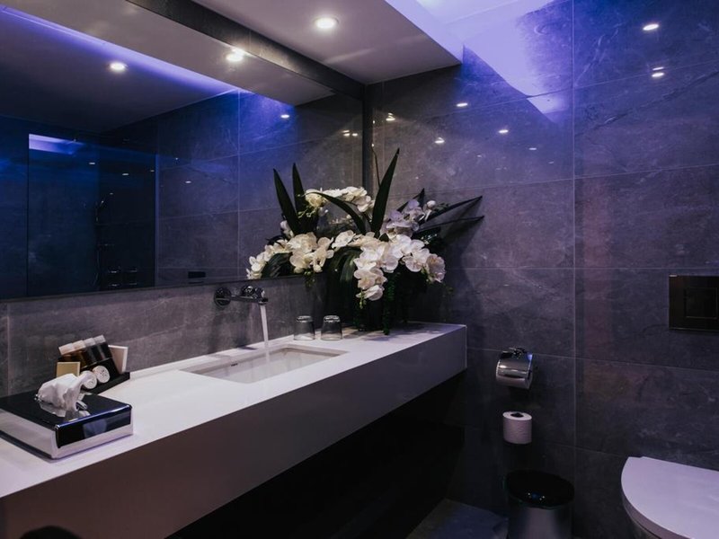 Frangiorgio Hotel Apartments 35 - Bathroom Example