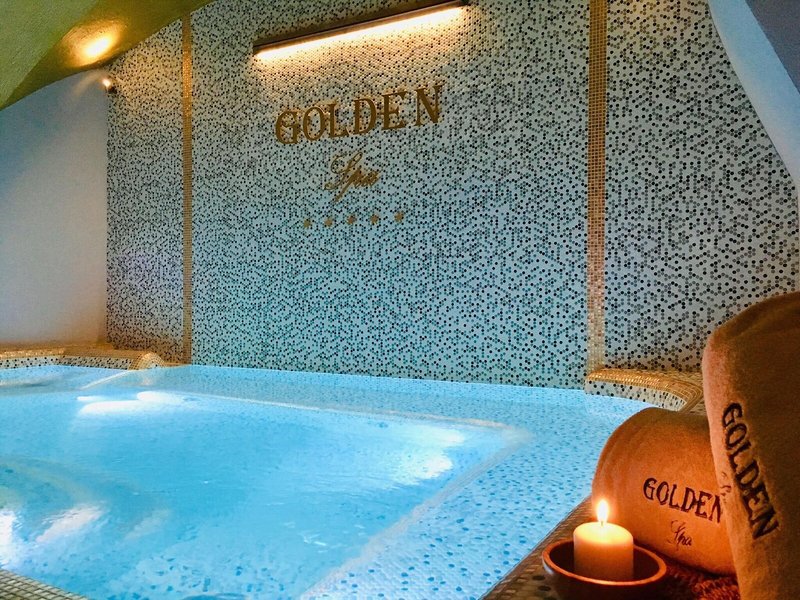 Golden Tower Hotel & Spa 4